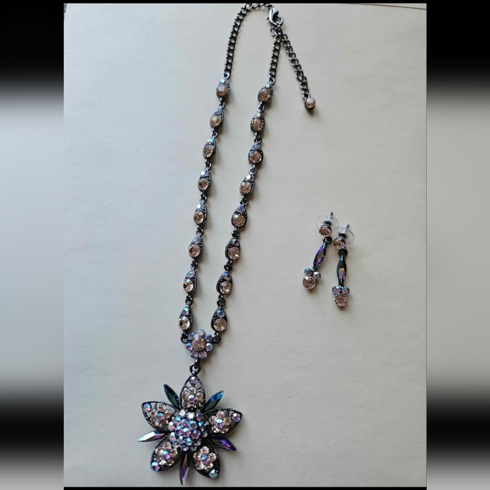 Elegant Crystal Necklace and Earring Set